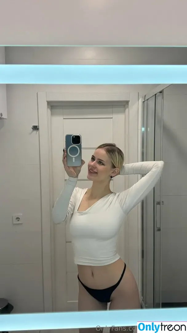 blondiepolly nude photo #0060 (blondiepolly)