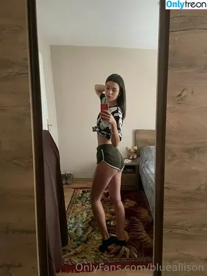 blueallison / sirenoftitan nude photo #0026