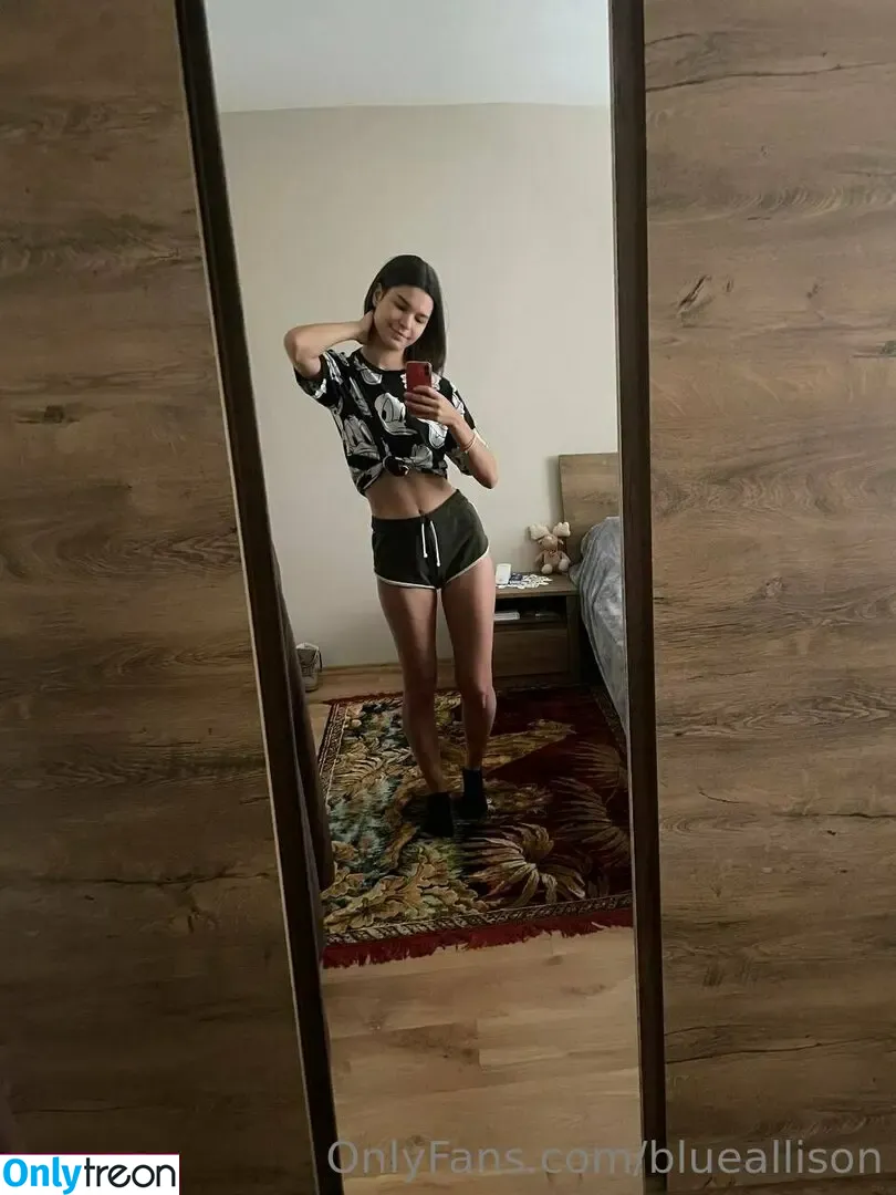 blueallison nude photo #0022 (sirenoftitan)