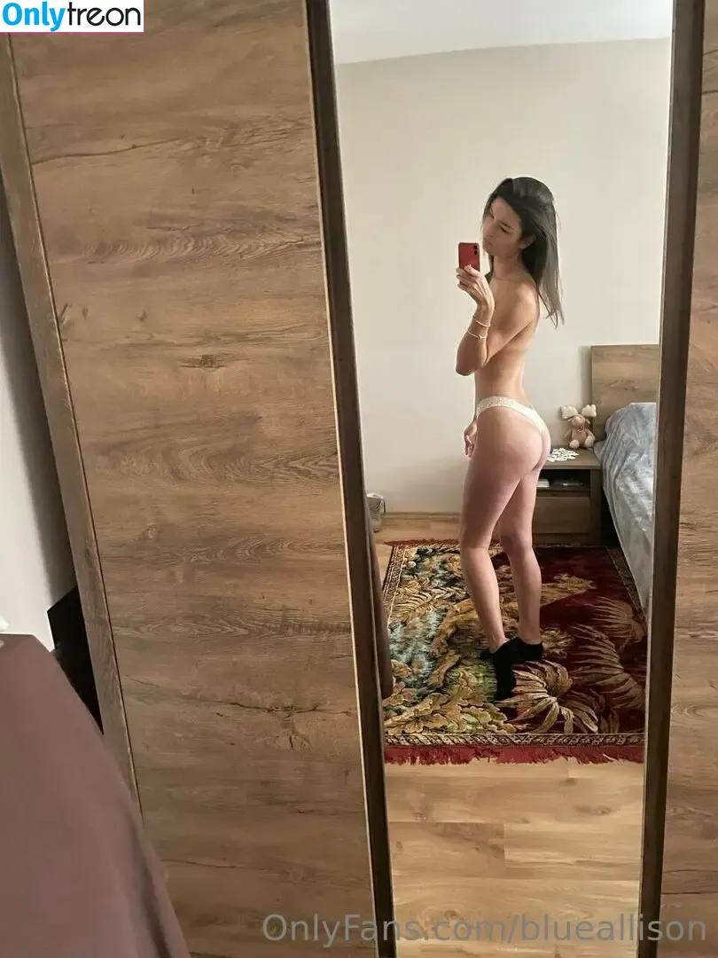 blueallison nude photo #0027 (sirenoftitan)