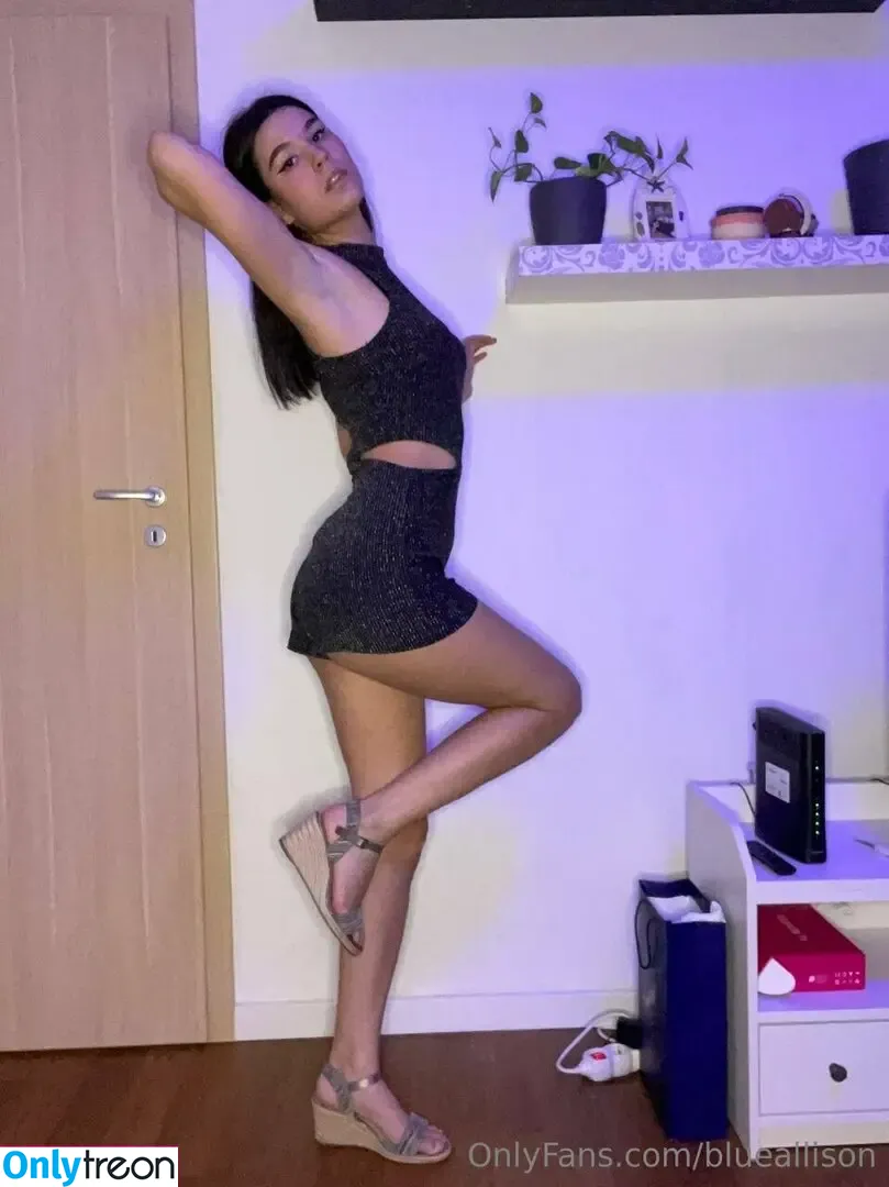 blueallison nude photo #0046 (sirenoftitan)