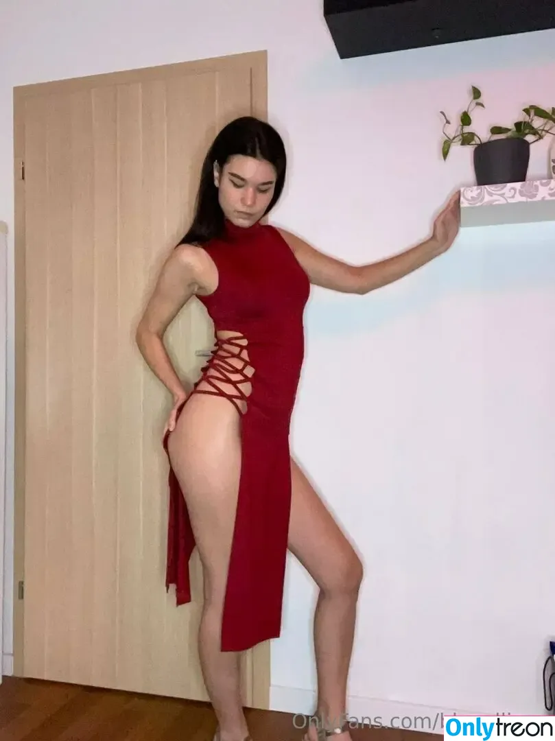 blueallison nude photo #0069 (sirenoftitan)