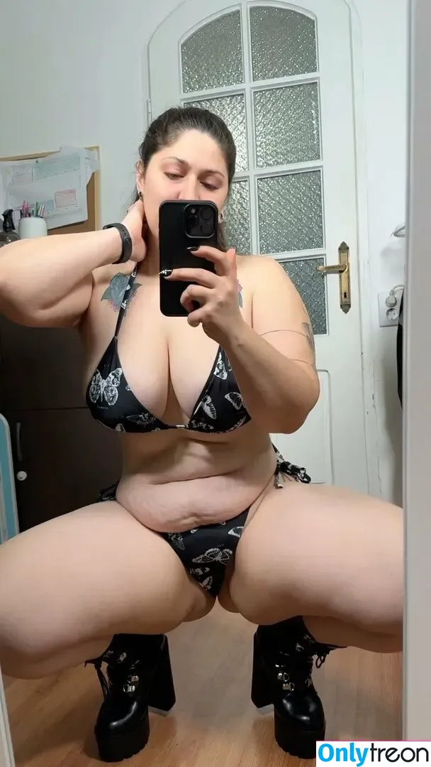 bluebitchroxy nude photo #0010 (bluebitchroxy)