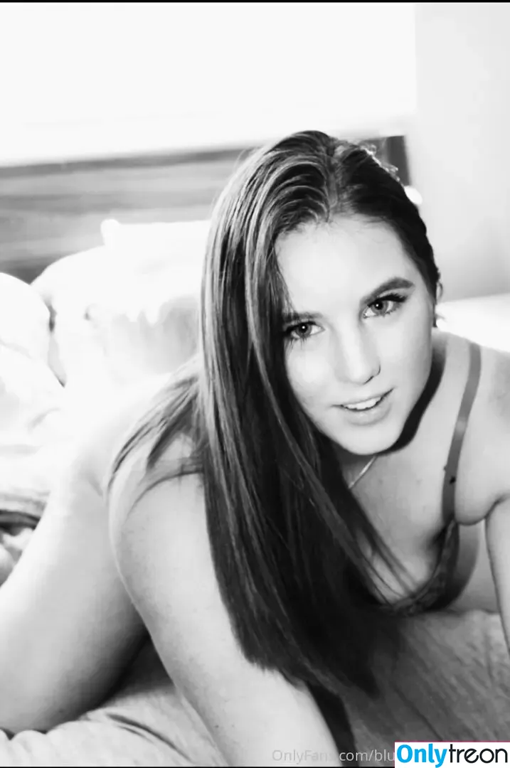 blueeyesbombshell nude photo #0001 (theblueeyedbombshell)