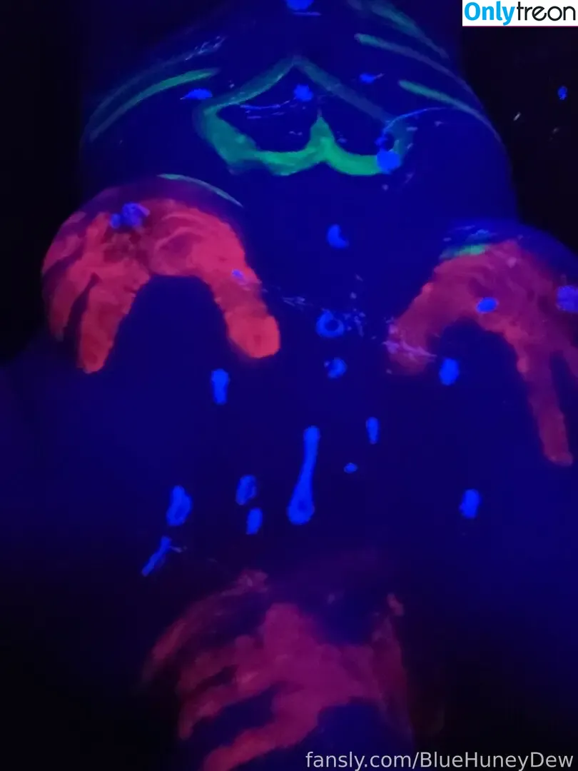 BlueHuneyDew nude photo #0001 (bluehunnitss_)