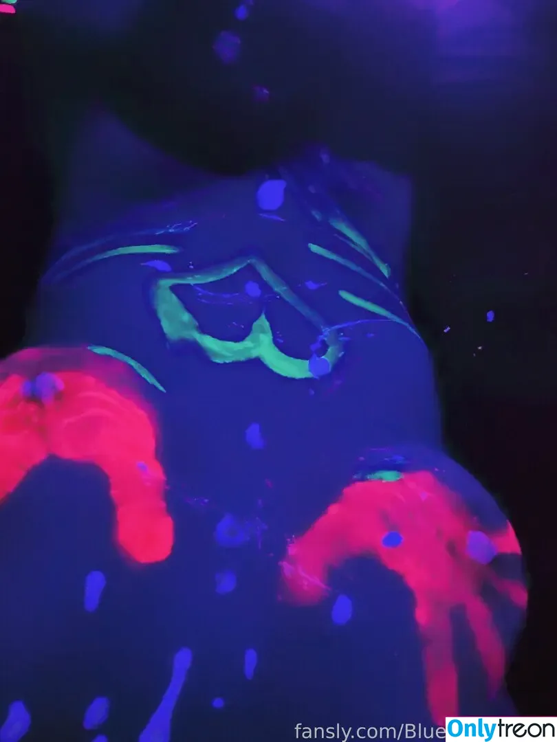 BlueHuneyDew nude photo #0006 (bluehunnitss_)