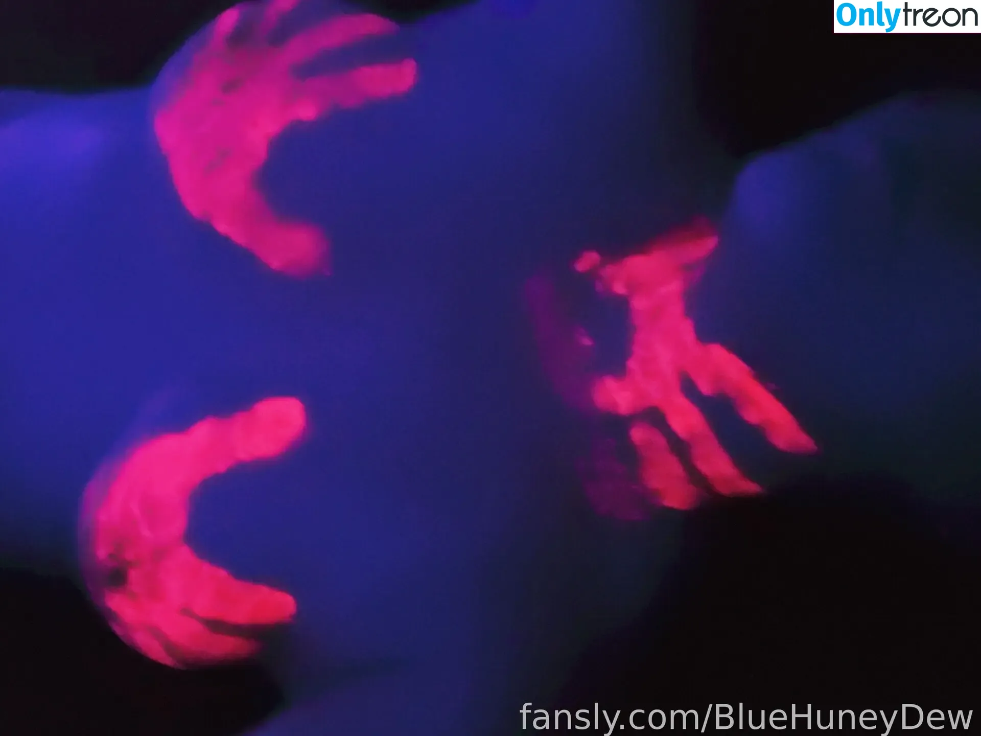 BlueHuneyDew nude photo #0008 (bluehunnitss_)