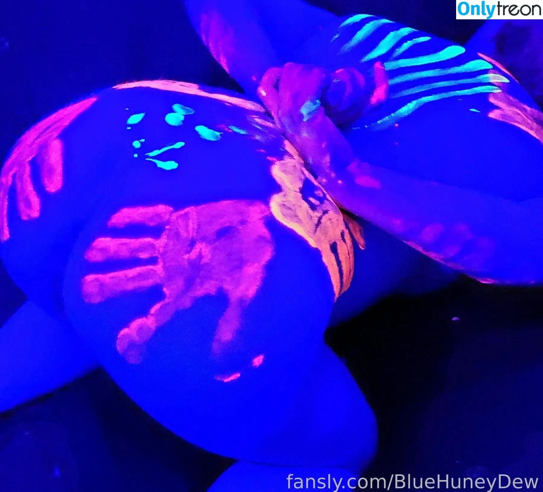 BlueHuneyDew nude photo #0019 (bluehunnitss_)