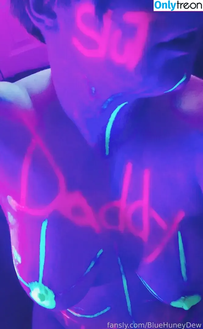 BlueHuneyDew nude photo #0038 (bluehunnitss_)