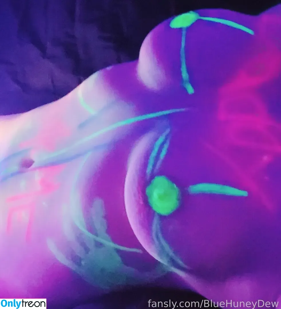 BlueHuneyDew nude photo #0041 (bluehunnitss_)