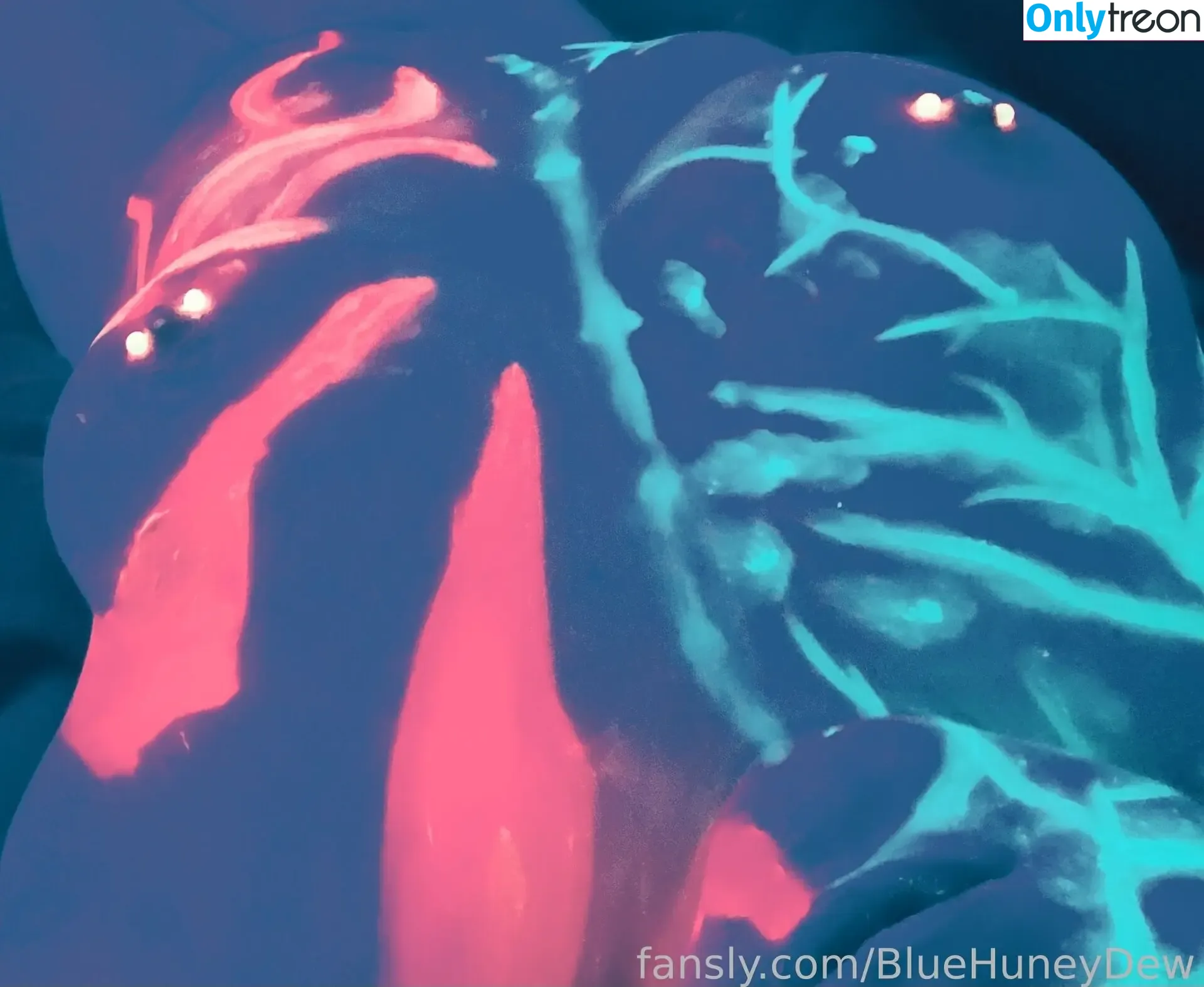 BlueHuneyDew nude photo #0047 (bluehunnitss_)