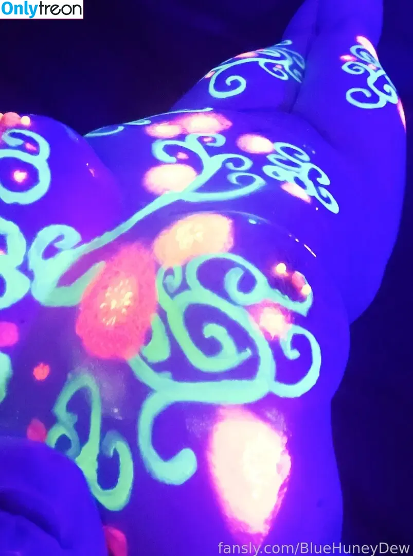 BlueHuneyDew nude photo #0088 (bluehunnitss_)