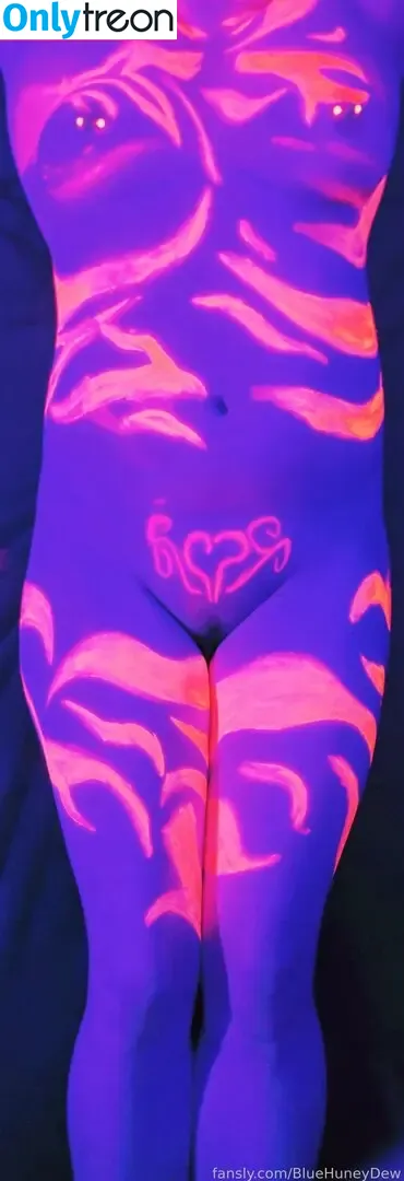 BlueHuneyDew nude photo #0097 (bluehunnitss_)