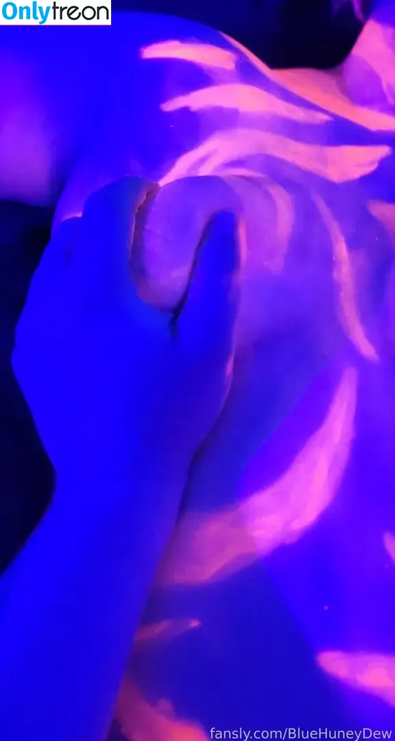 BlueHuneyDew nude photo #0106 (bluehunnitss_)