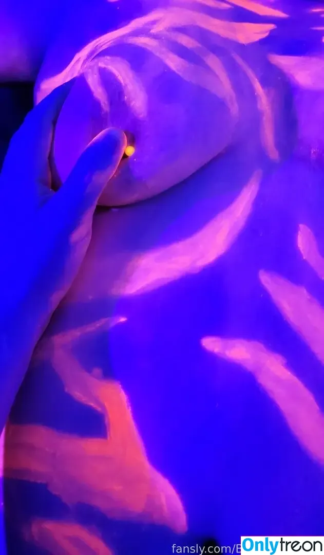 BlueHuneyDew nude photo #0107 (bluehunnitss_)