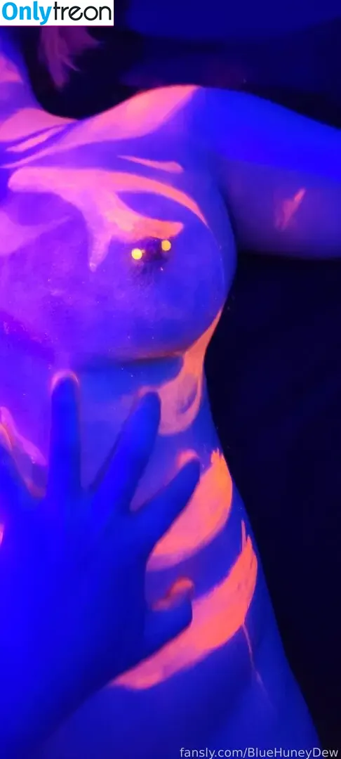 BlueHuneyDew nude photo #0109 (bluehunnitss_)