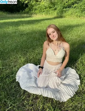 BnnyBBB / Graceisgroovie nude photo #0003