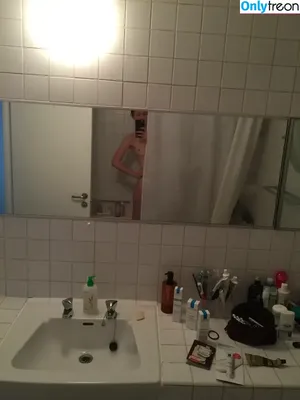 Bonnie Wright / thisisbwright nude photo #0152