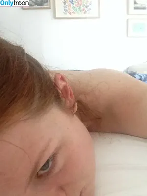 Bonnie Wright / thisisbwright nude photo #0160