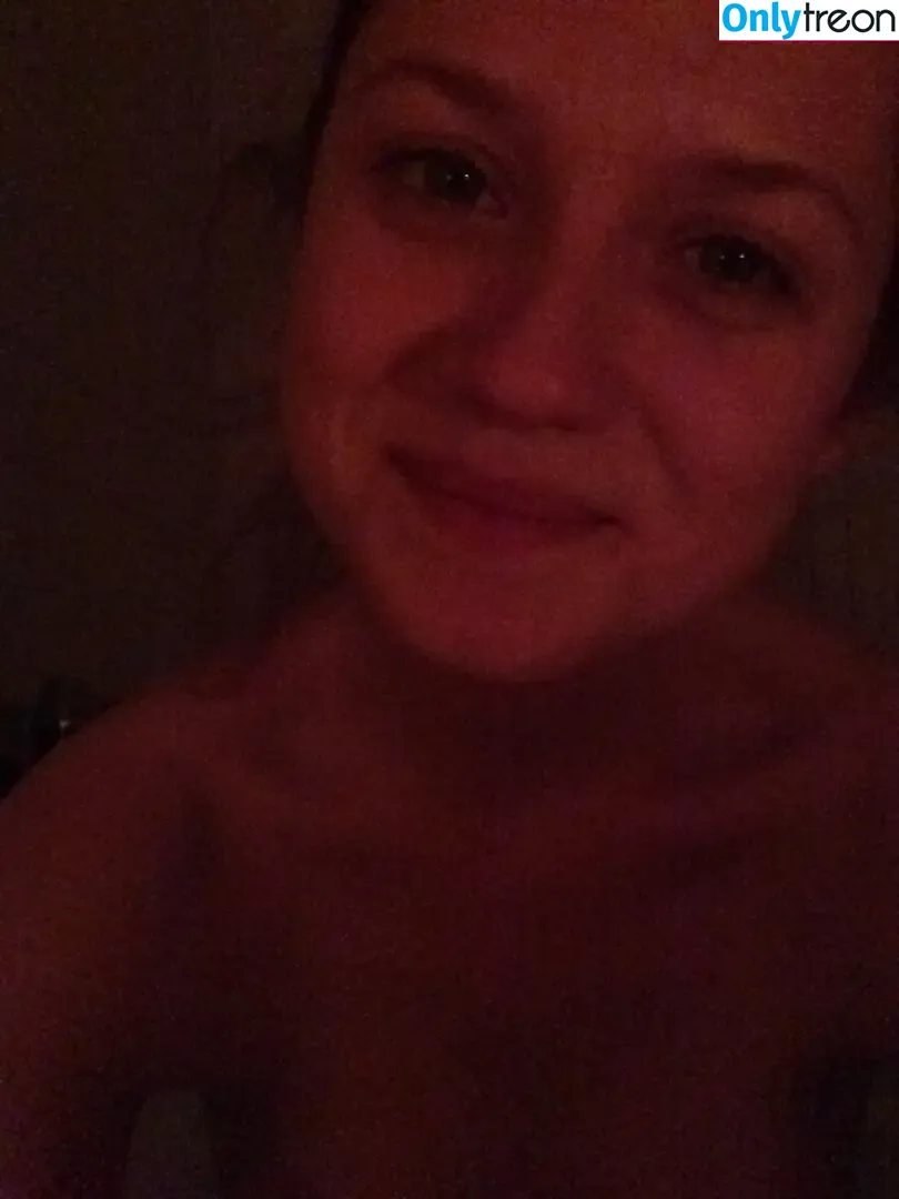 Bonnie Wright nude photo #0155 (thisisbwright)