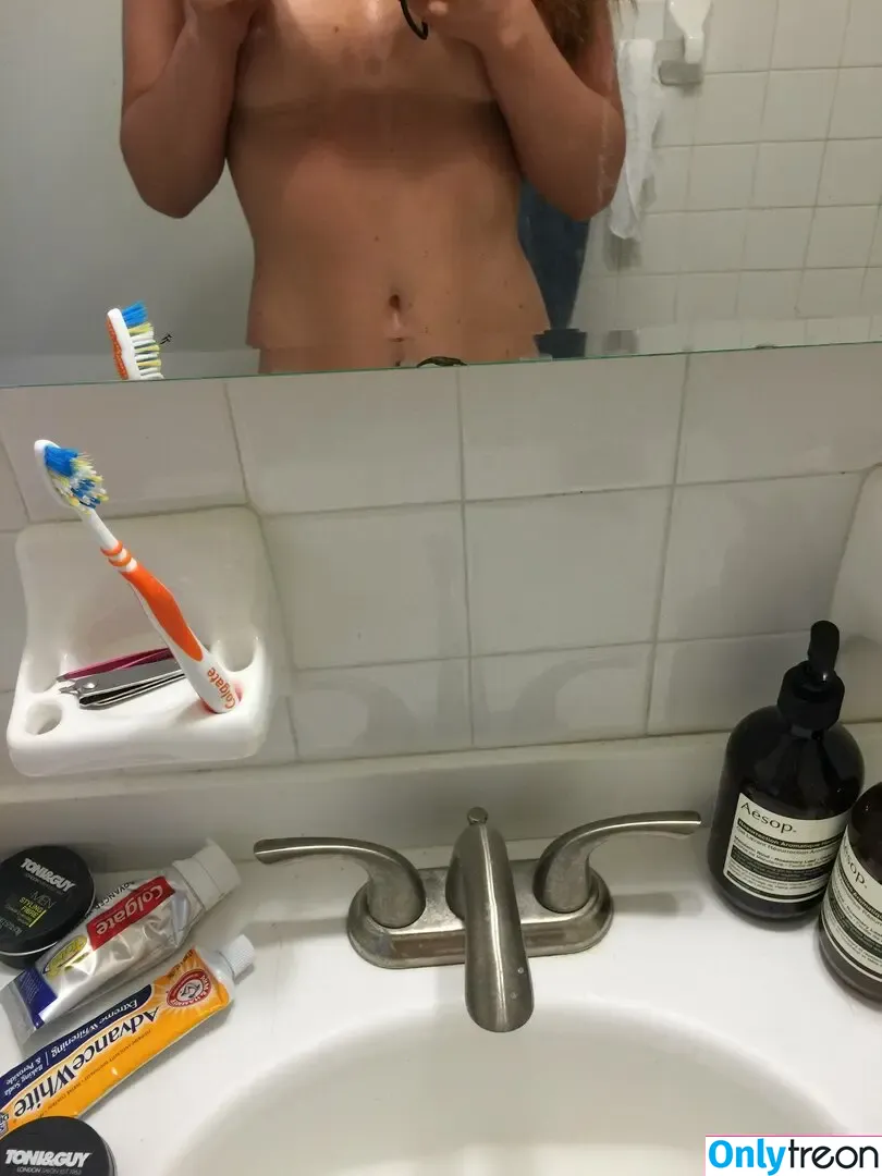 Bonnie Wright nude photo #0162 (thisisbwright)