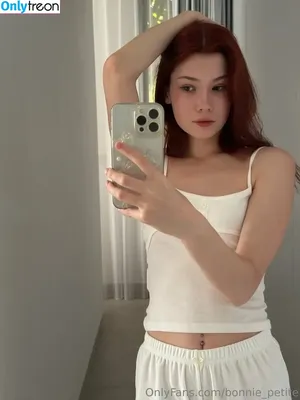 bonniepetitexo / bonniepetites nude photo #0002