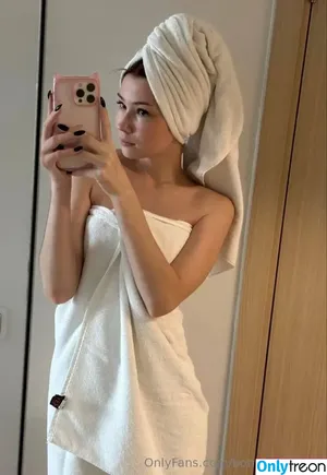 bonniepetitexo / bonniepetites nude photo #0030