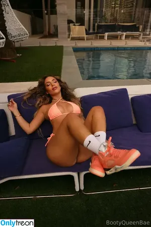 bootyqueenbae / araqueenbae nude photo #0100