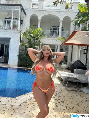 bootyqueenbae / araqueenbae nude photo #0205