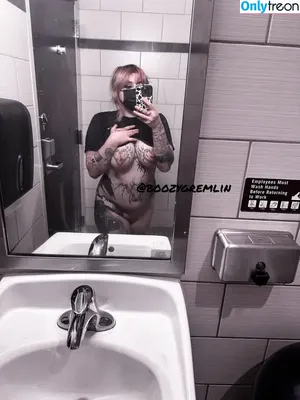 BoozyGremlinx / boozy.gremlin nude photo #0031