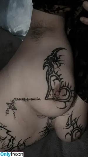 BoozyGremlinx / boozy.gremlin nude photo #0068