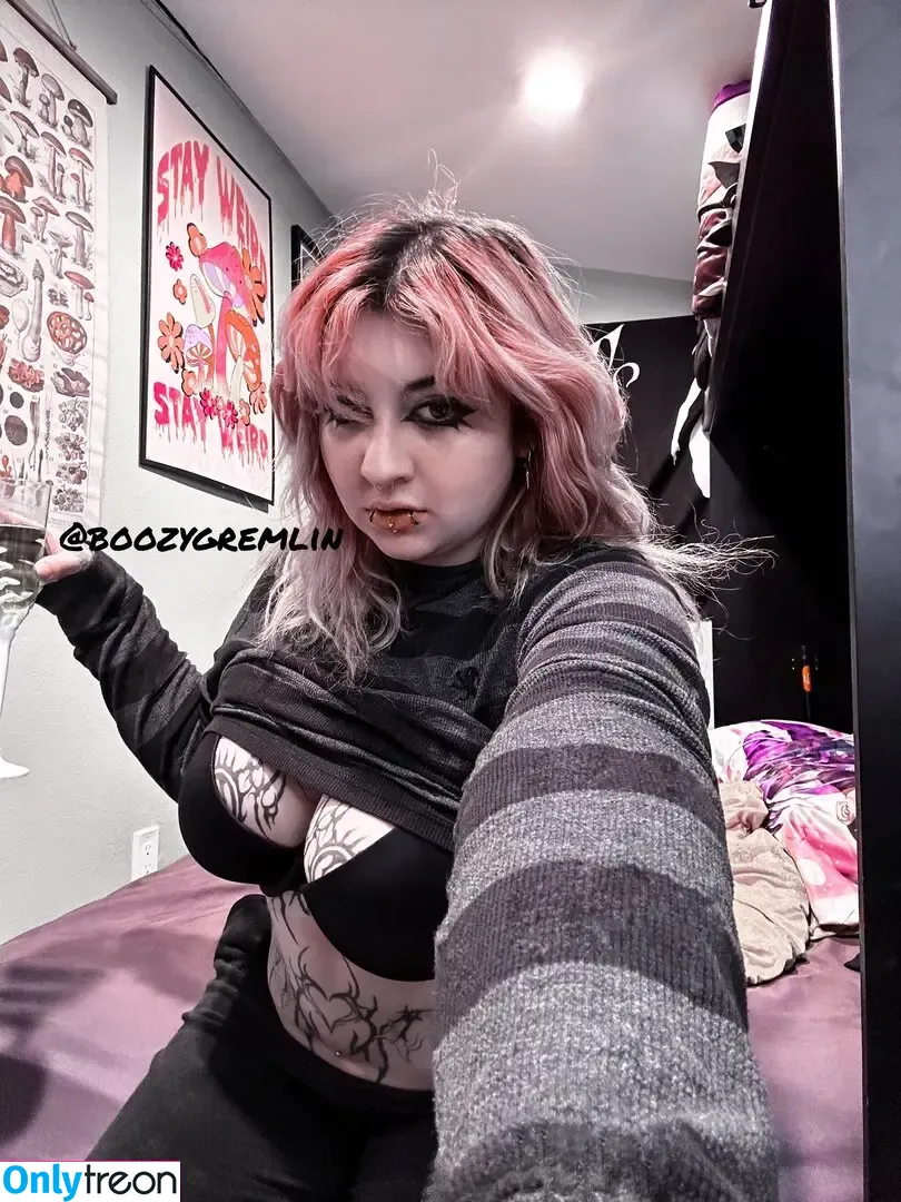 BoozyGremlinx nude photo #0010 (boozy.gremlin)