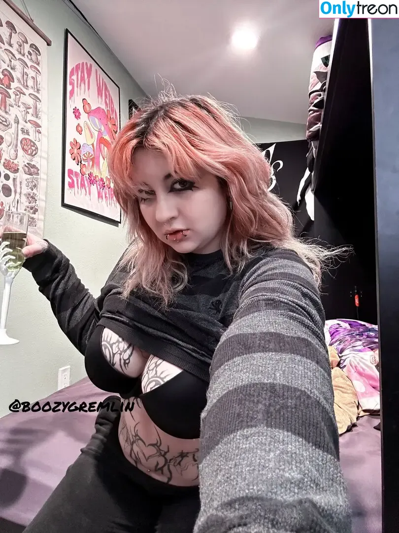 BoozyGremlinx nude photo #0011 (boozy.gremlin)