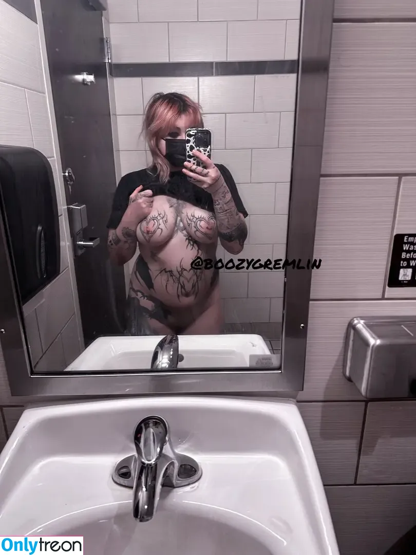 BoozyGremlinx nude photo #0026 (boozy.gremlin)