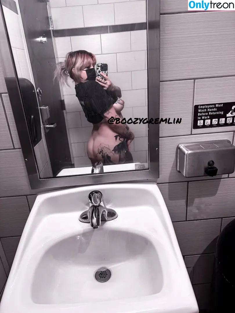 BoozyGremlinx nude photo #0030 (boozy.gremlin)