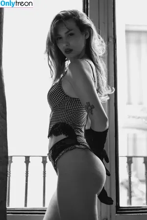  nude photo #0100