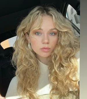 Brec Bassinger / brec_bassinger / brecbassinger nude photo #0010