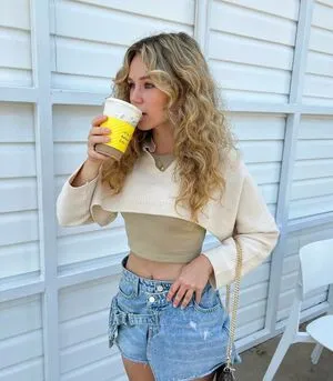 Brec Bassinger / brec_bassinger / brecbassinger nude photo #0011