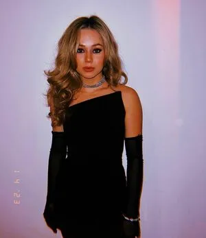 Brec Bassinger / brec_bassinger / brecbassinger nude photo #0021