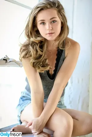 Brec Bassinger / brec_bassinger / brecbassinger nude photo #0519