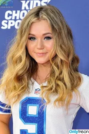 Brec Bassinger / brec_bassinger / brecbassinger nude photo #0527