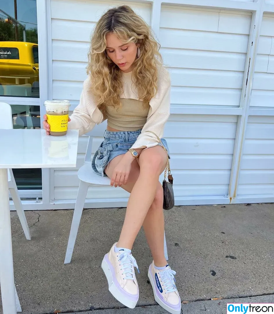 Brec Bassinger nude photo #0012 (brec_bassinger / brecbassinger)