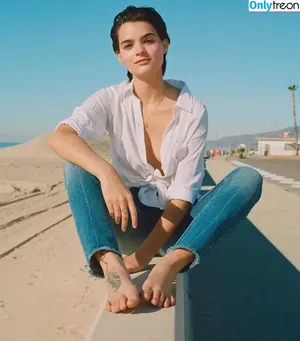 Brianna Hildebrand / briannahilde nude photo #0002
