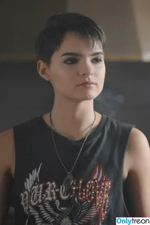 Brianna Hildebrand / briannahilde nude photo #0006
