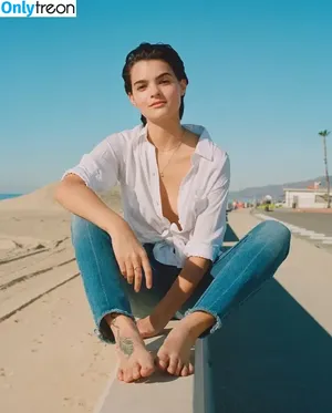Brianna Hildebrand / briannahilde nude photo #0009