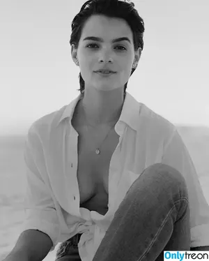 Brianna Hildebrand / briannahilde nude photo #0011