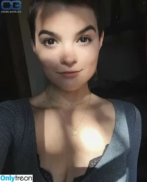 Brianna Hildebrand / briannahilde nude photo #0052