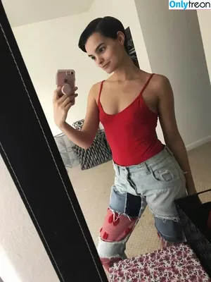 Brianna Hildebrand / briannahilde nude photo #0055