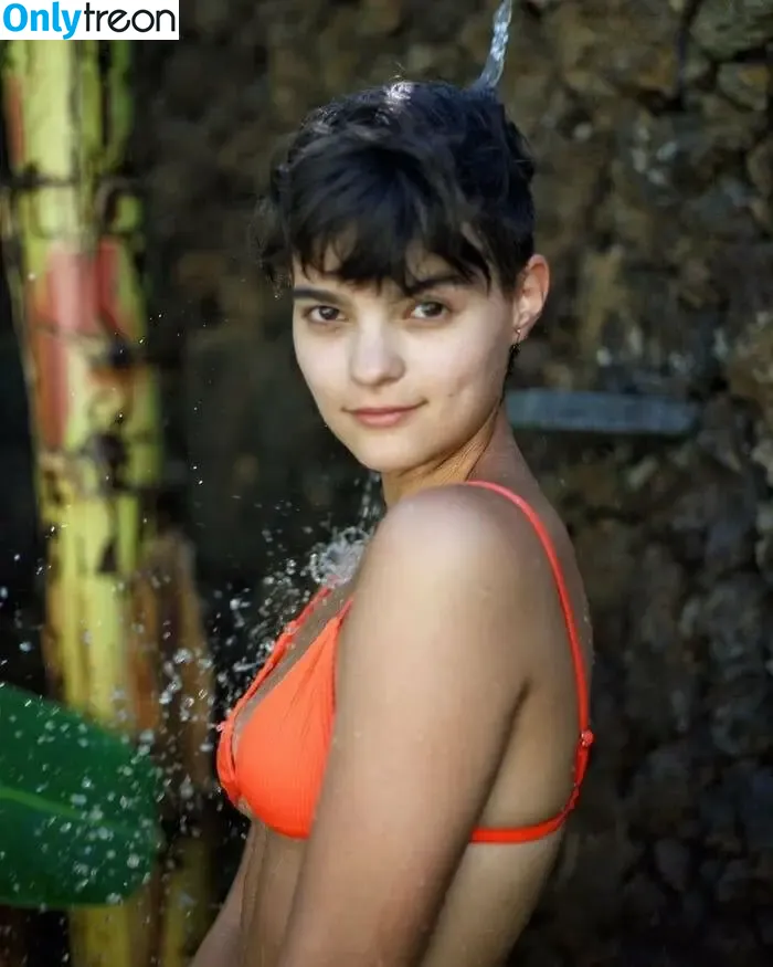 Brianna Hildebrand nude photo #0001 (briannahilde)