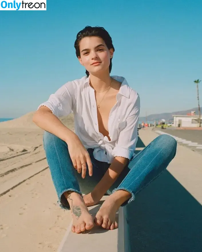 Brianna Hildebrand nude photo #0009 (briannahilde)